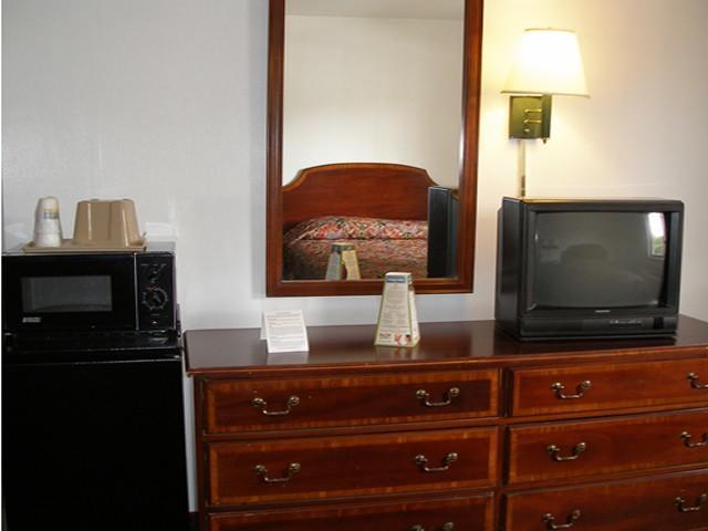 Knights Inn Center Valley Экстерьер фото